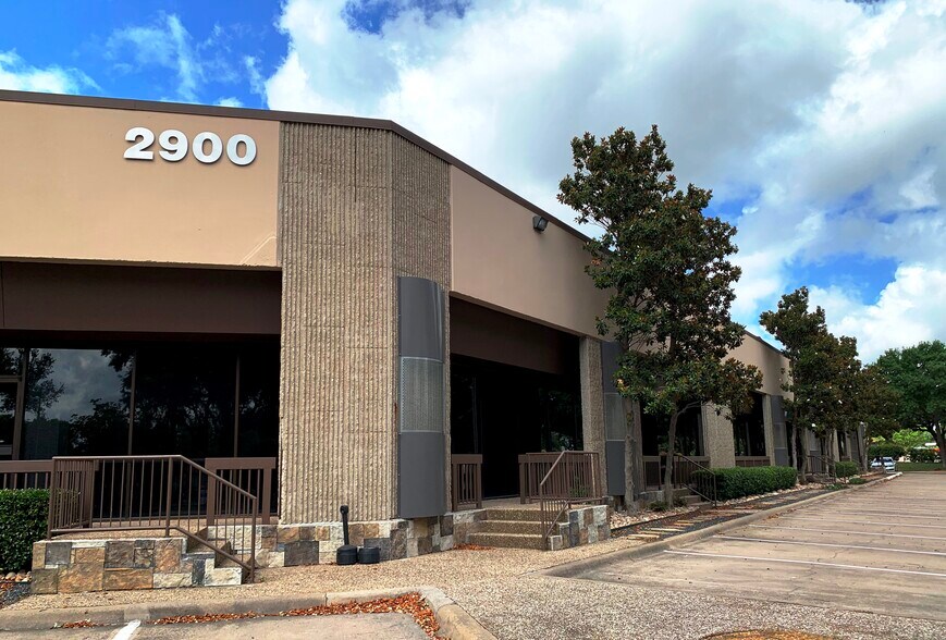 6025 Commerce Dr, Irving, TX à louer - Photo principale – Image 1 sur 6