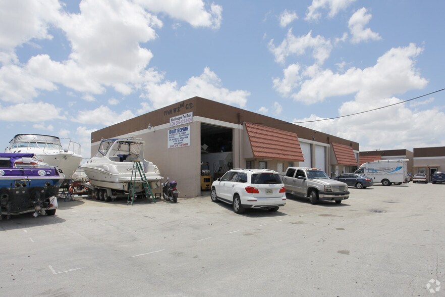 7740 - 7784 W 2nd Ct, Hialeah Portfolio portefeuille de 3 biens à vendre sur LoopNet.fr - Photo principale – Image 2 sur 3