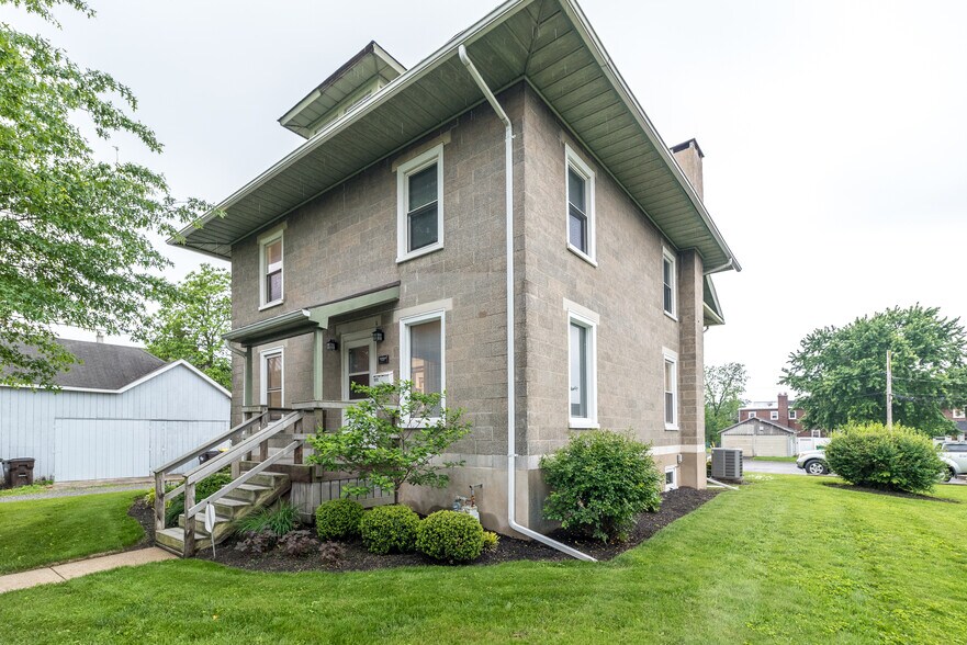 512 W 3rd St, Lansdale, PA à vendre - Photo de l’immeuble – Image 3 sur 19