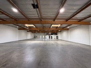 8930 Quartz Ave, Northridge, CA à louer Photo intérieure– Image 2 sur 2