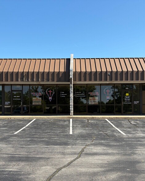 1333-1353 E Montclair St, Springfield, MO à louer - Photo principale – Image 1 sur 7