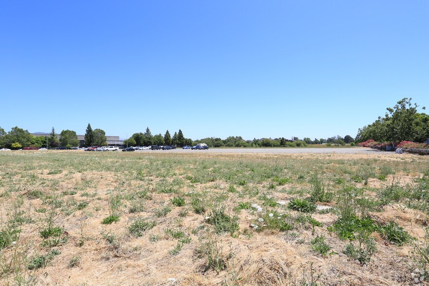 Santa Rosa Industrial Parcels for Sale portefeuille de 2 biens à vendre sur LoopNet.fr - Photo de l’immeuble – Image 2 sur 3
