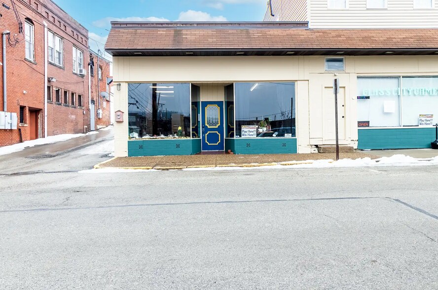 212 S 4th St, Jeannette, PA à louer - Photo de l’immeuble – Image 2 sur 15