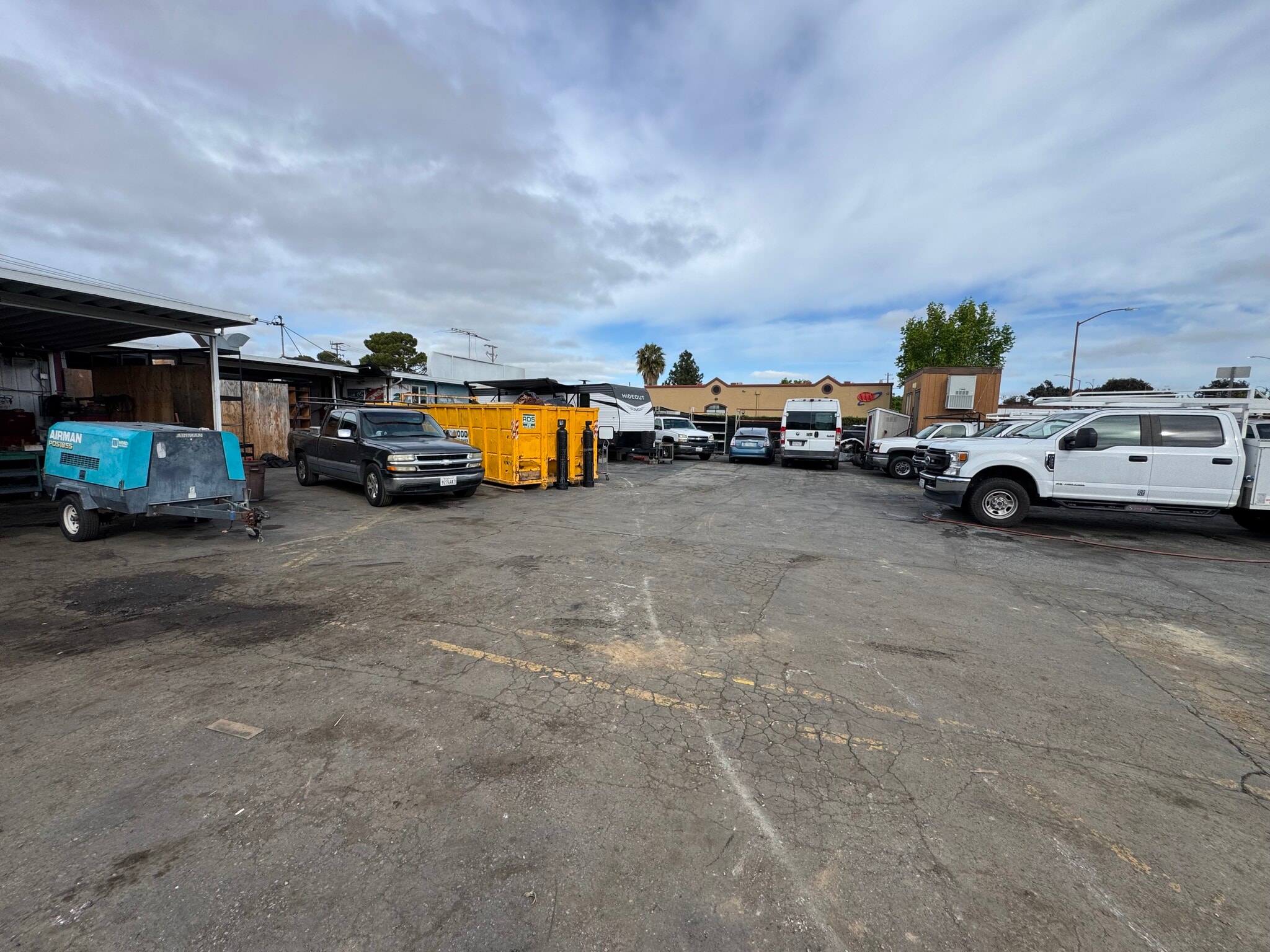 540 Veterans Blvd, Redwood City, CA à louer Photo principale– Image 1 sur 11