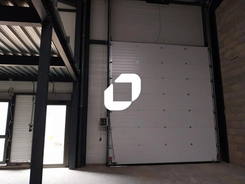 Bureau dans Vénissieux à louer - Photo intérieure – Image 3 sur 12