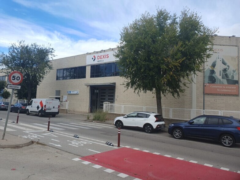 Industriel/Logistique dans L'Hospitalet de Llobregat, Barcelona à louer - Photo de l’immeuble – Image 1 sur 4