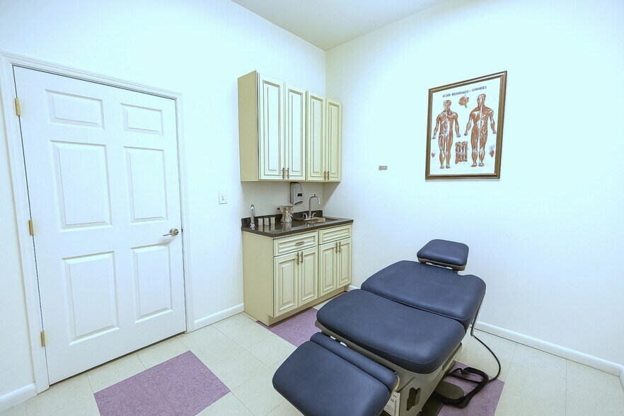 3703 92nd St, Jackson Heights, NY à louer - Photo de l’immeuble – Image 3 sur 15