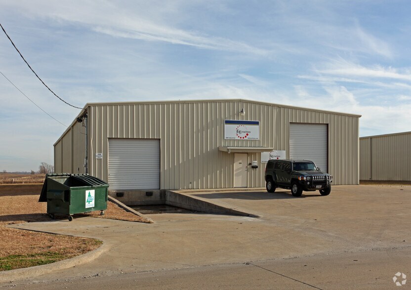 208 Industrial Dr, Forney, TX à louer - Photo de l’immeuble – Image 3 sur 3