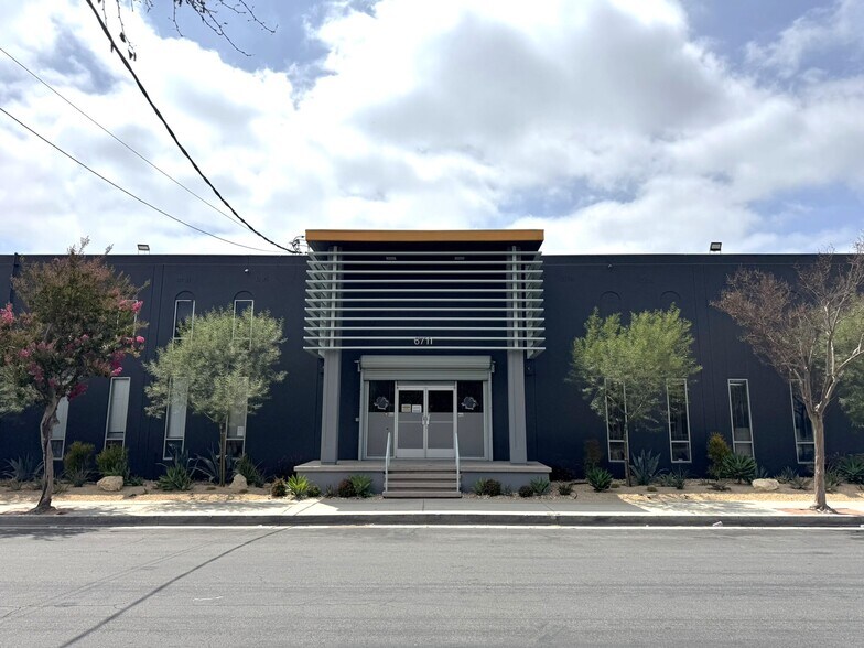 6711 Odessa Ave, Van Nuys, CA à louer - Photo de l’immeuble – Image 2 sur 4