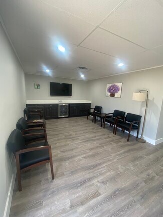 Plus de détails pour 629 N Dixie Fwy, New Smyrna Beach, FL - Bureau à louer