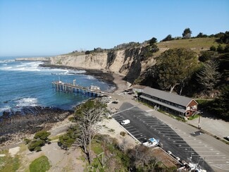 Plus de détails pour 810 Port Road, Point Arena, CA - Local commercial à vendre