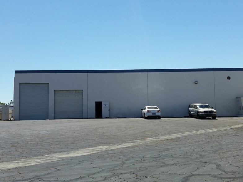 3070 Skyway Dr, Santa Maria, CA à louer - Photo de l’immeuble – Image 2 sur 9