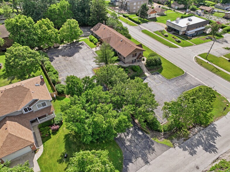 8265 S Archer Ave, Willow Springs, IL à vendre - Photo de l’immeuble – Image 3 sur 41