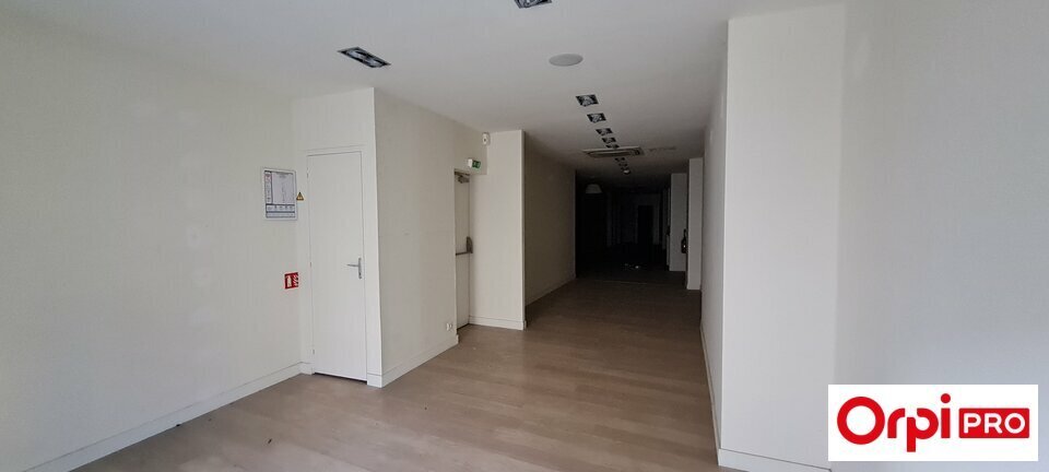 Local commercial dans Saint-Brieuc à louer - Photo intérieure – Image 1 sur 9