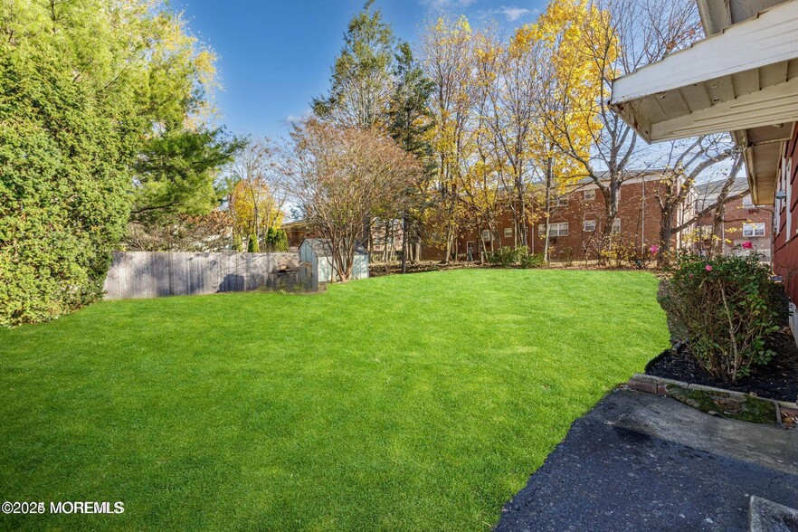 551 Route 33, Freehold, NJ à vendre - Photo de l’immeuble – Image 2 sur 8