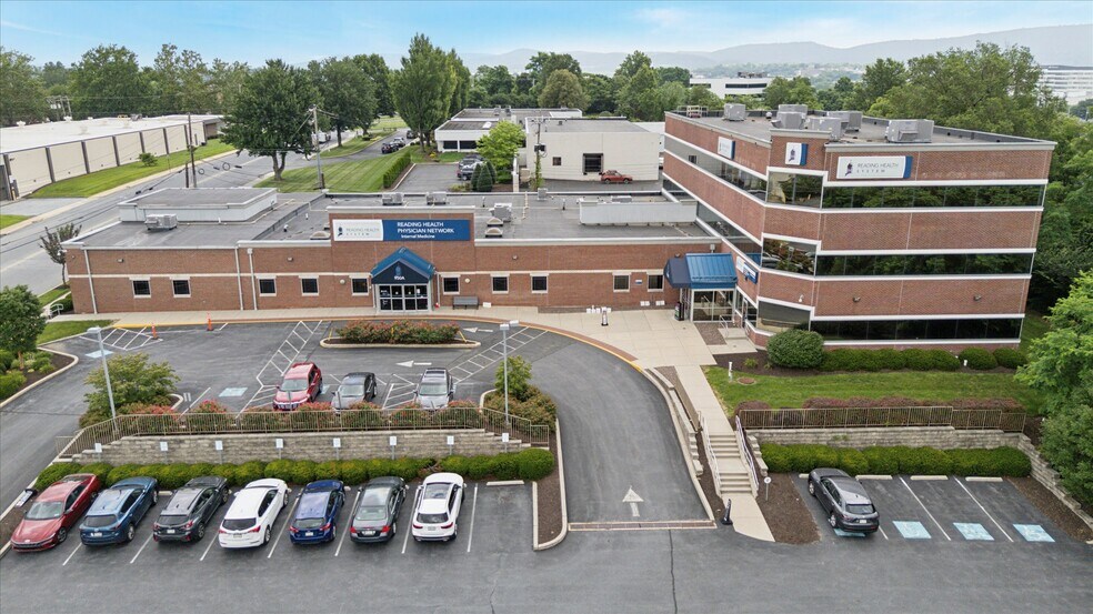 950 Wyomissing blvd, Wyomissing, PA à vendre - Photo de l’immeuble – Image 2 sur 6