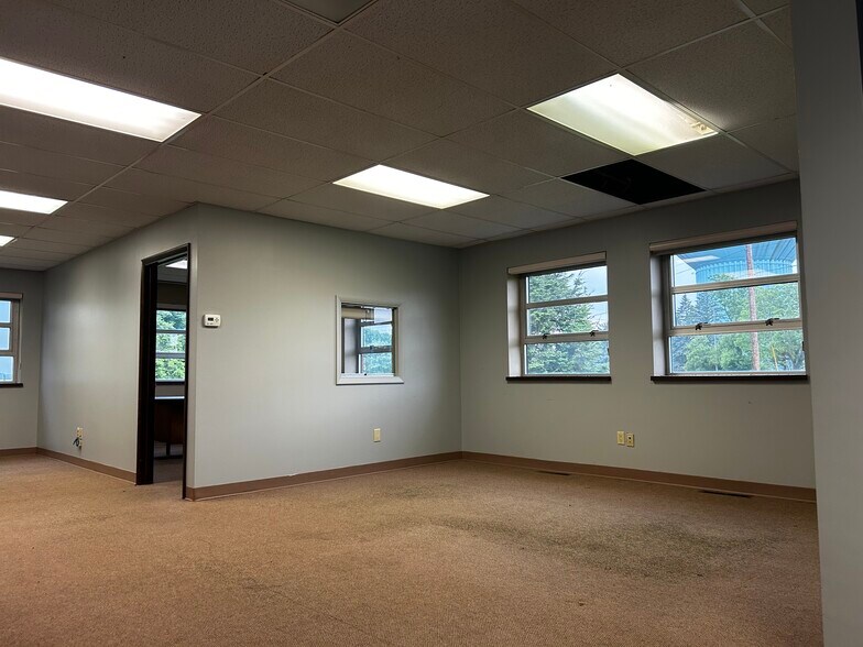 7878 Gull Rd, Richland, MI à louer - Photo de l’immeuble – Image 3 sur 51