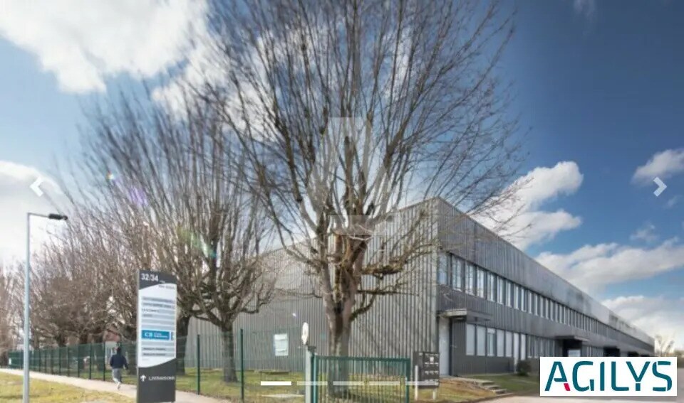 Local d’activités dans Coignières à louer - Photo de l’immeuble – Image 1 sur 5