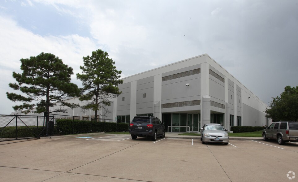 6315 West by Northwest Blvd, Houston, TX à louer - Photo de l’immeuble – Image 3 sur 3