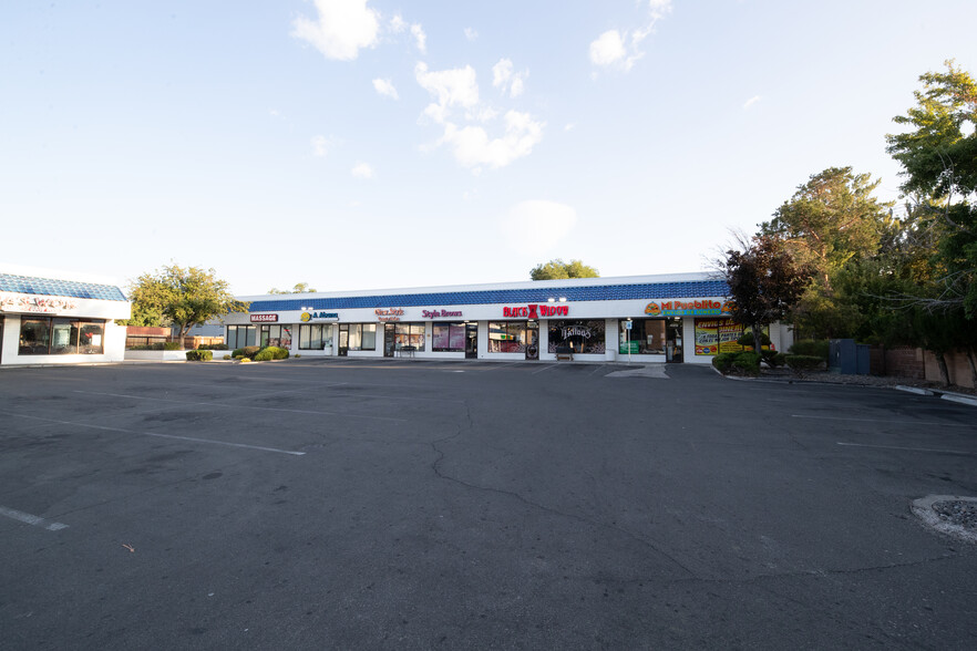 465 E Plumb Ln, Reno, NV à louer - Photo de l’immeuble – Image 3 sur 4