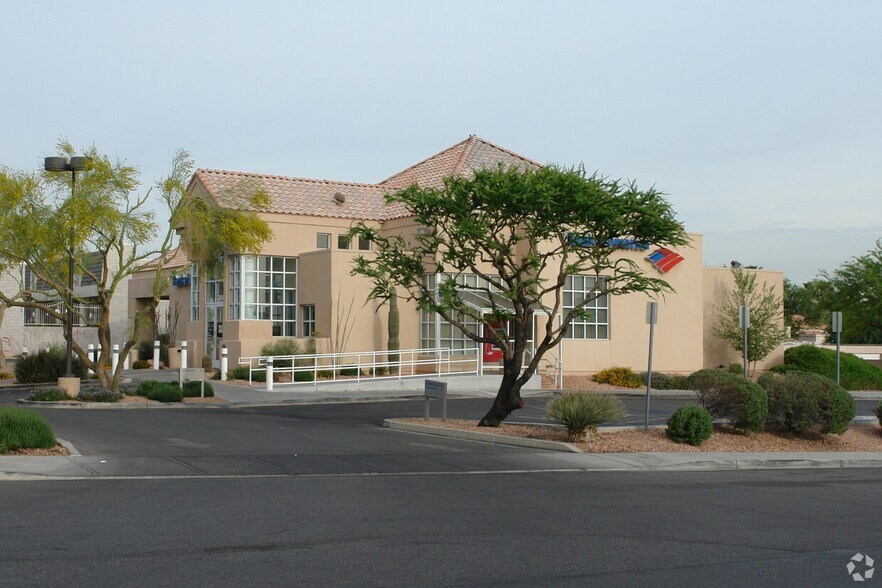 3680 E Flamingo Rd, Las Vegas, NV à louer - Photo de l’immeuble – Image 3 sur 3