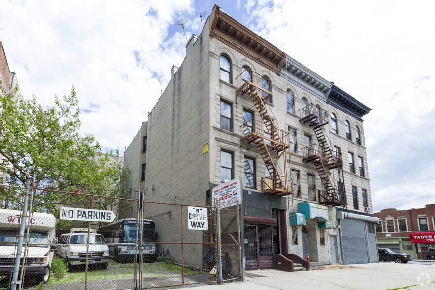 35 Rogers Ave, Brooklyn, NY à louer - Photo de l’immeuble – Image 3 sur 3