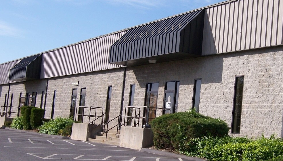 630 Silver St, Agawam, MA à louer - Photo de l’immeuble – Image 2 sur 7