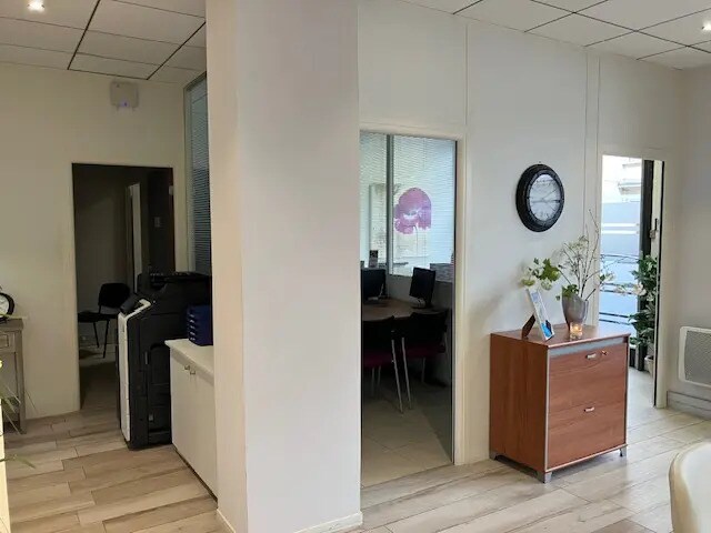 Local commercial dans Lyon à louer - Photo de l’immeuble – Image 3 sur 19