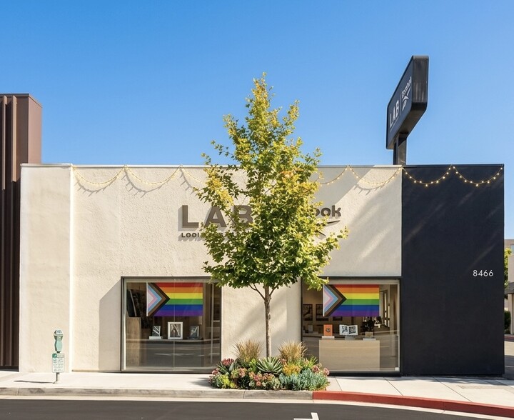 8466 Melrose Ave, West Hollywood, CA à louer - Photo principale – Image 1 sur 3