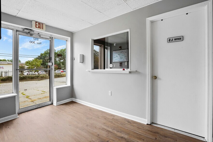 1717 Spring St SE, Smyrna, GA à louer - Photo de l’immeuble – Image 2 sur 25