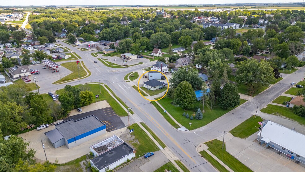 305 W Highway St, Dodge Center, MN à vendre - Photo de l’immeuble – Image 2 sur 14