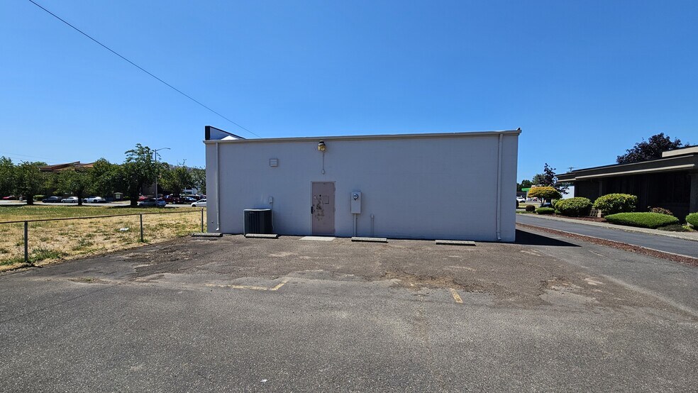 940 14th Ave, Longview, WA à louer - Photo de l’immeuble – Image 3 sur 8