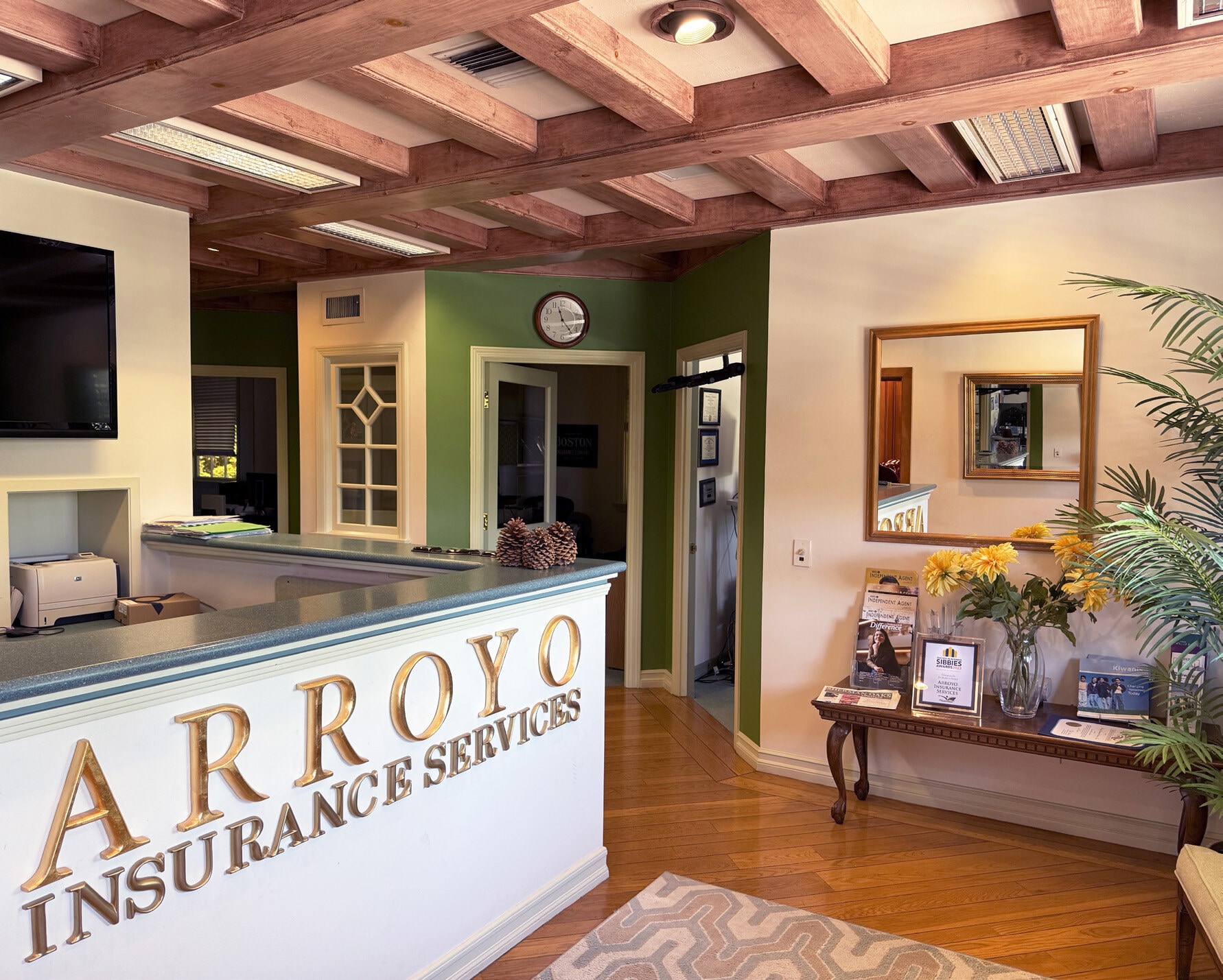 13743-13749 Riverside Dr, Sherman Oaks, CA à louer Hall d’entrée– Image 1 sur 5