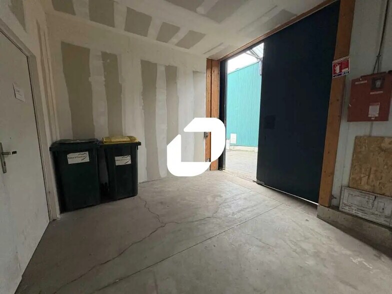 Bureau dans Jouars-Pontchartrain à louer - Photo de l’immeuble – Image 3 sur 12