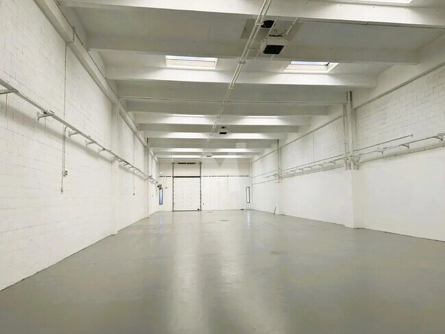 Plus de détails pour Bureau, Local d'activités à louer