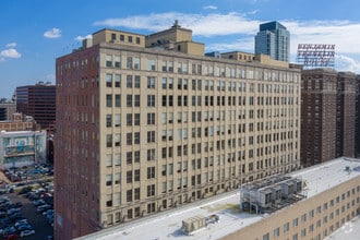 833 Chestnut St, Philadelphia, PA à louer Photo de l’immeuble– Image 1 sur 1