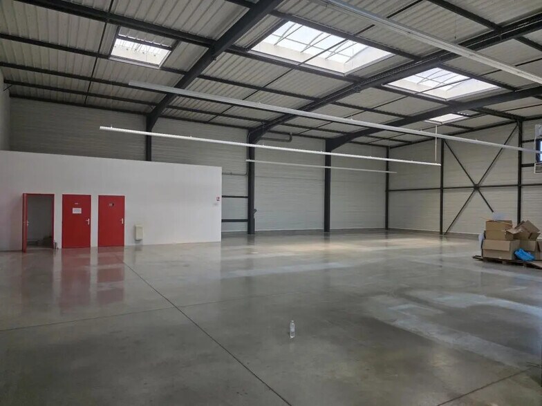 Local d’activités dans Folkling à louer - Photo intérieure – Image 3 sur 8