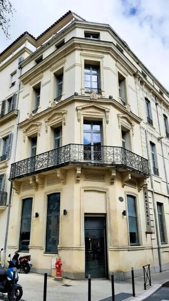 Bureau dans Nîmes à vendre - Photo de l’immeuble – Image 1 sur 9