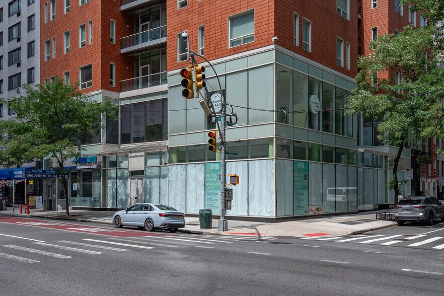 250 East 49th Street portefeuille de 2 biens à vendre sur LoopNet.fr - Photo de l’immeuble – Image 3 sur 12