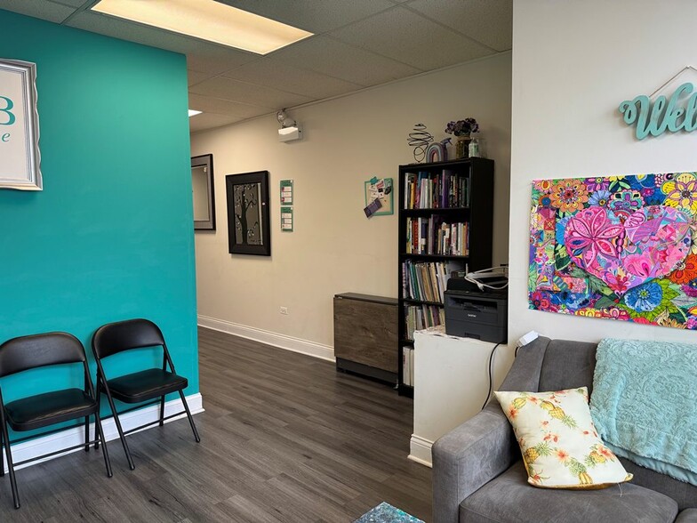 2121-2125 W Irving Park Rd, Chicago, IL à louer - Photo de l’immeuble – Image 3 sur 16
