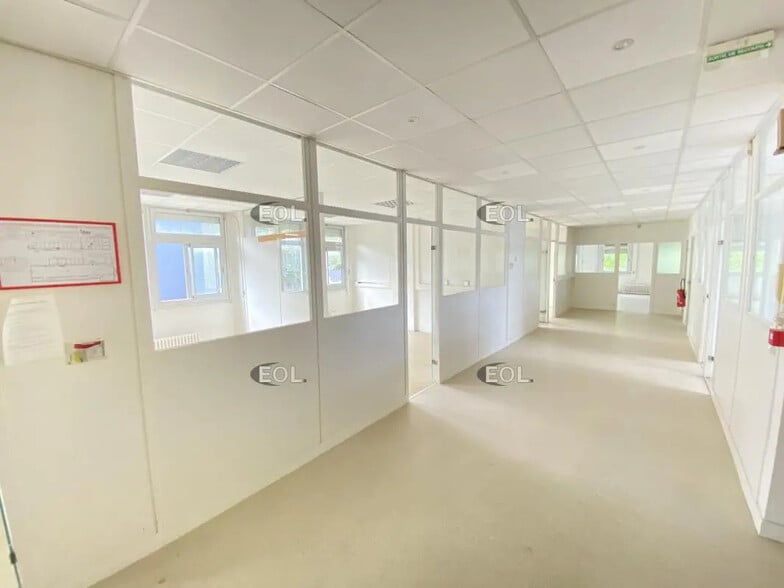 Bureau dans Les Clayes-sous-Bois à louer - Photo intérieure – Image 3 sur 7