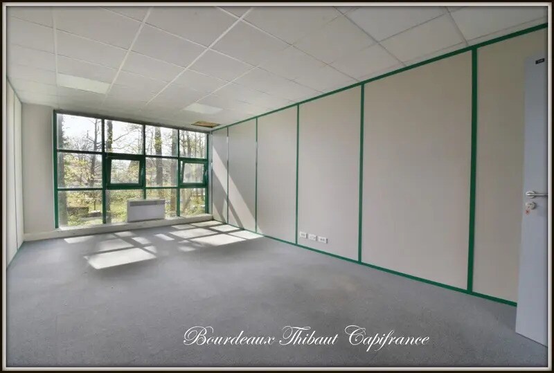 Bureau dans Montlhéry à louer - Photo de l’immeuble – Image 3 sur 8
