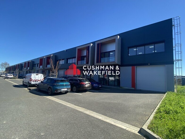 25 Rue Des Usines, Fenouillet à louer - Photo de l’immeuble – Image 1 sur 8