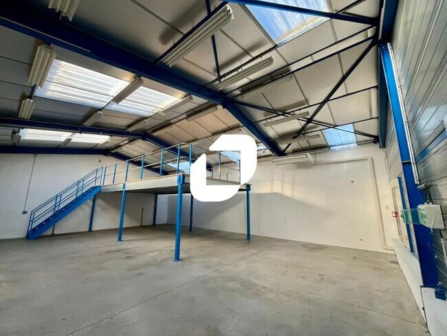 Plus de détails pour Bureau, Local d'activités à louer