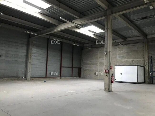 Plus de détails pour Local d'activités à louer