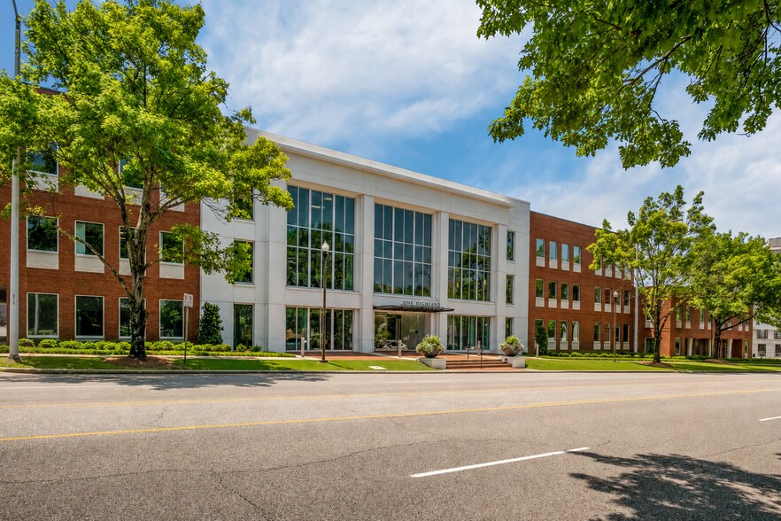 2151-2151 Highland Ave S, Birmingham, AL à louer - Photo de l’immeuble – Image 2 sur 14