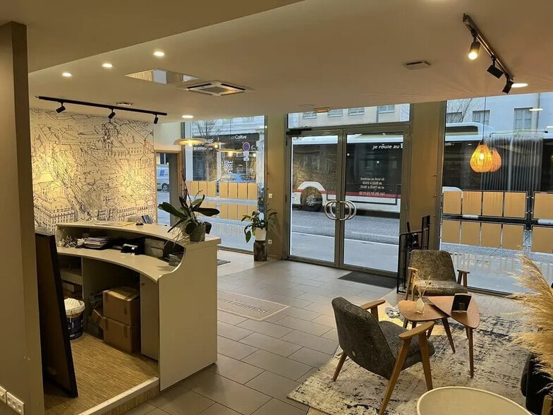 Local commercial dans Lyon à louer - Hall d’entrée – Image 2 sur 7