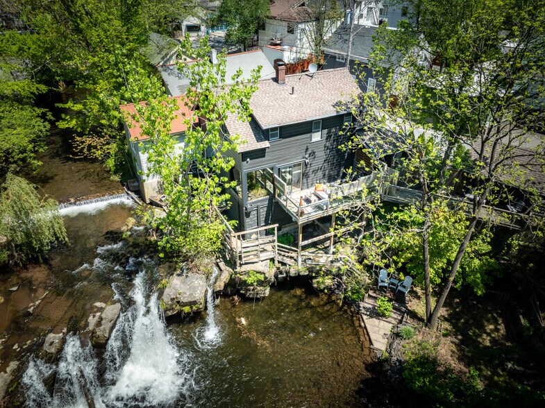 8 Tannery Brook Rd, Woodstock, NY à vendre - Photo de l’immeuble – Image 3 sur 39