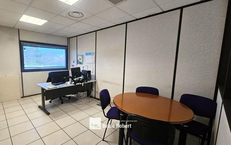 Bureau dans Vaulx-en-Velin à louer - Photo intérieure – Image 3 sur 6