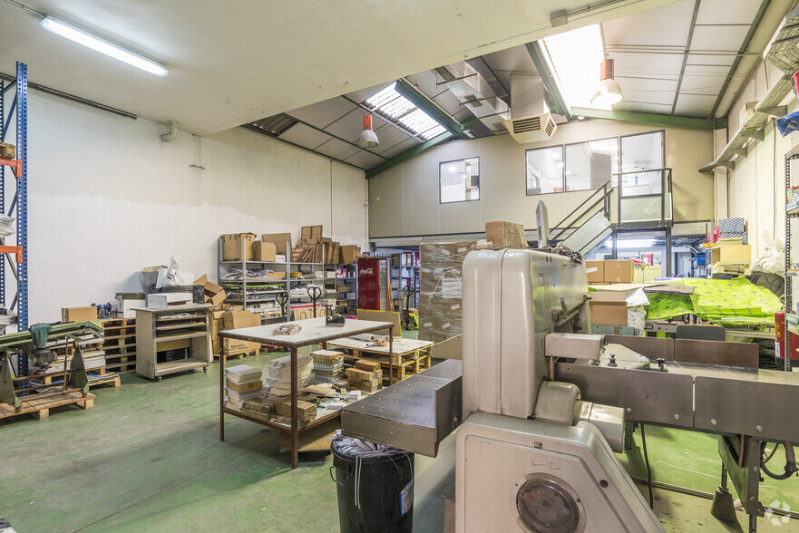 Industriel/Logistique dans San Fernando de Henares, Madrid à vendre - Photo de l’immeuble – Image 2 sur 30